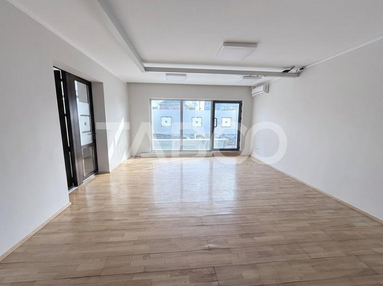 Cladire de birouri cu spatiu comercial la parter si 6 locuri parcare - 1