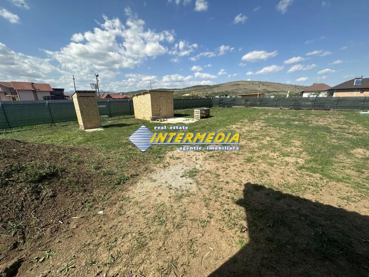 Vanzare TEREN Intravilan 571 mp imprejmuit case langa in Barabant Alba iulia - 3
