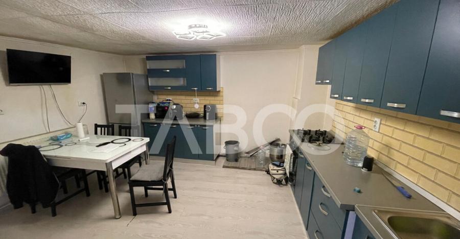 Casa centrala de vanzare in Gura Raului 560 mp curte+gradina - 1