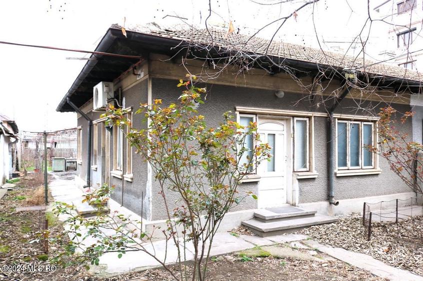 Gara - Spitalul CFR - Str. Scolii, casa din caramida, teren 380 mp! - 2