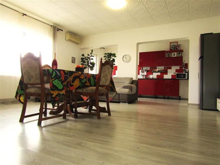 Cu mare potential! Vanzare Casa P+Pod si acoperis tip terasa in Ulmi. - 10