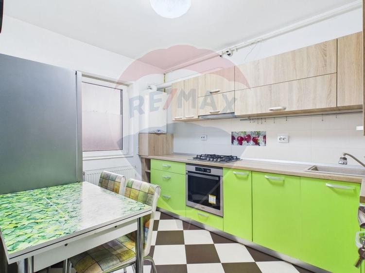 Apartament 3 camere - 2 bai - parcare inclusa - la 5 min de metrou - 8