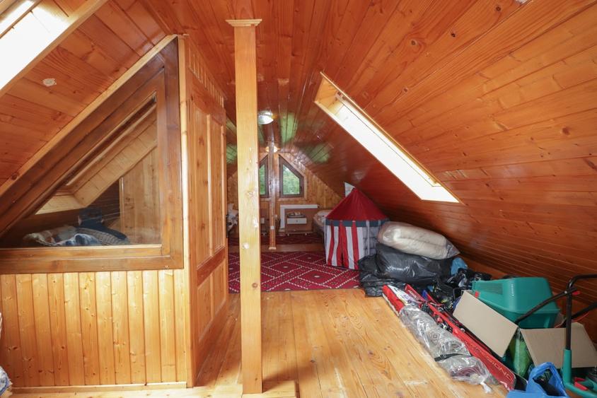 Busteni – Vila Situata La Liziera Padurii! - 9