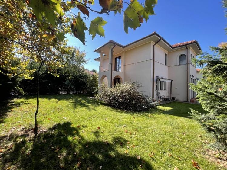 Curtea Domneasca, vila individuala, 6 camere, 3 bai, garaj, mobilata si utilata. - 1