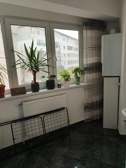 Ap. 2 cam,decomandat,et. 1/4,renovat modern,centrala proprie,an constr.1978. - 13