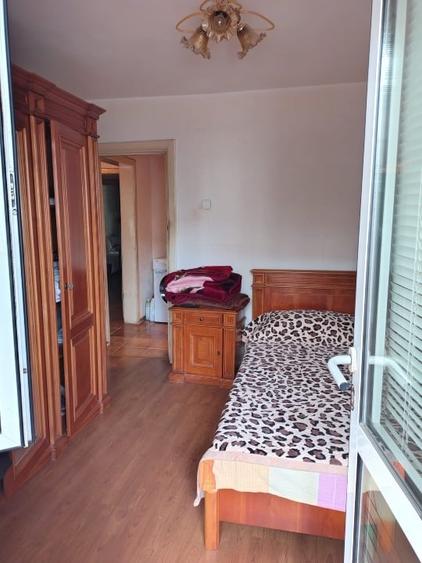 Vând apartament 4 camere decomandat confort 1 etaj 1 - 1