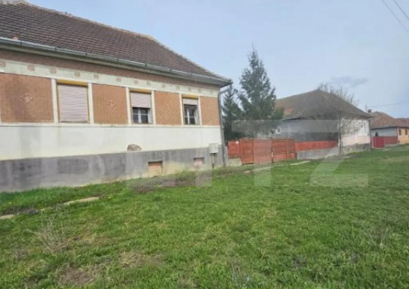 Casa batraneasca cu teren generos, in localitatea Dedra - 6