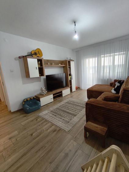 Vand apartament 4 camere Mioveni, renovat total, liber, finisaje deosebite - 3