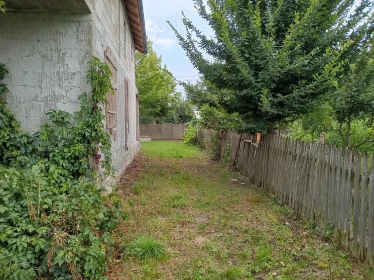 Vand casa la rosu cu 500mp teren - 2