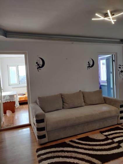 Inchiriez apartament 3 camere - 5