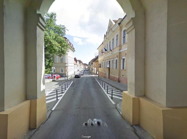 De închiriat apartament(150 mp) pe doua niveluri  în Centrul Istoric - 1