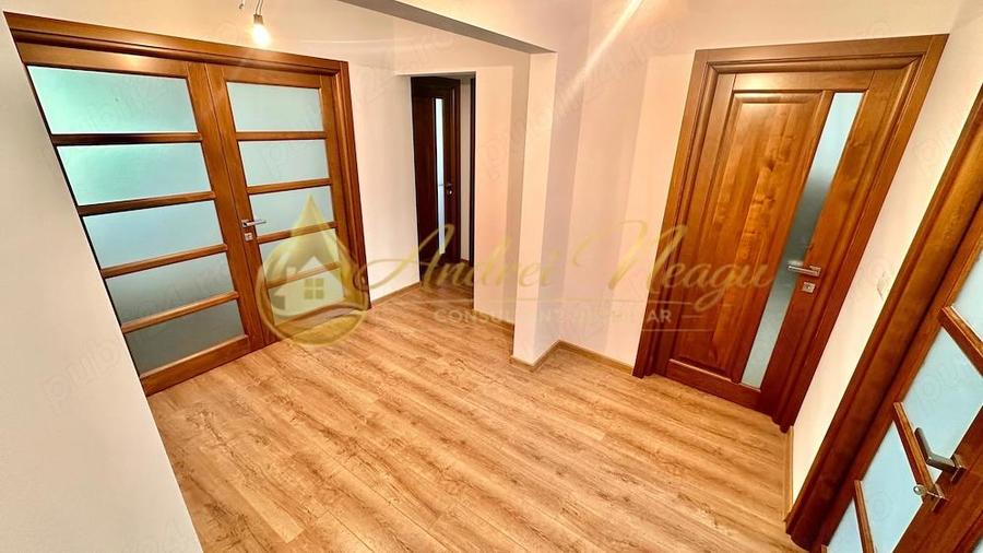 4 camere decomandate, 2 bai , 3 balcoane Stefan cel Mare Bacau etaj 3 din 4 - 4