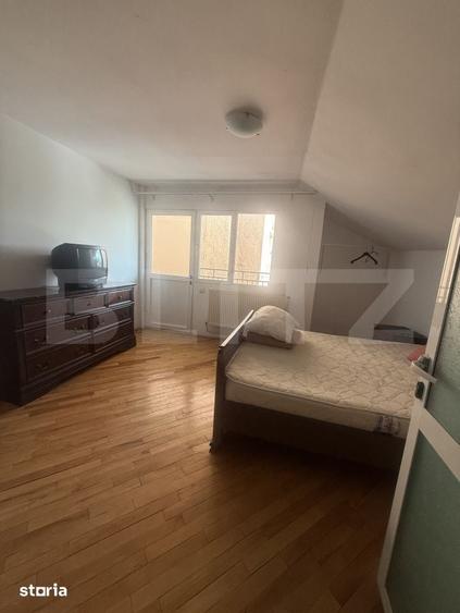 Casă cu 8 camere cu Teren 400 Mp în Central