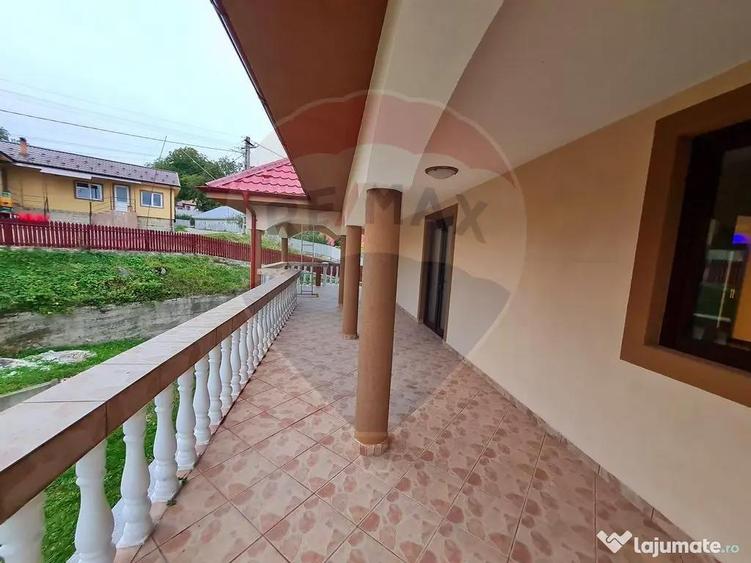 Casa cu 6 camere de vanzare in zona de munte - 11