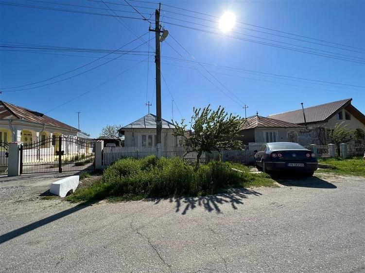 Casa batraneasca + teren 1881 mp de vanzare in Sat Milcovul - 3