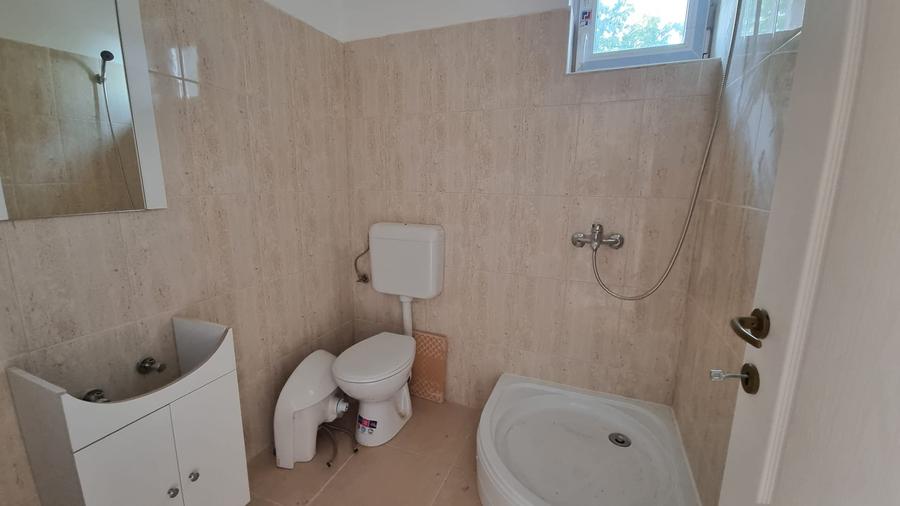 Casa Pensiune in Viile Satu Mare teren 1,63 ha, 11 camere, 10 bai - 8