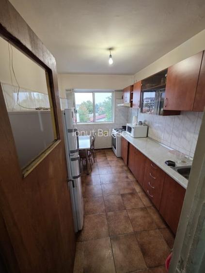 Vanzare 3 camere Militari Uverturii Vanzare 3 camere Militari Uverturii