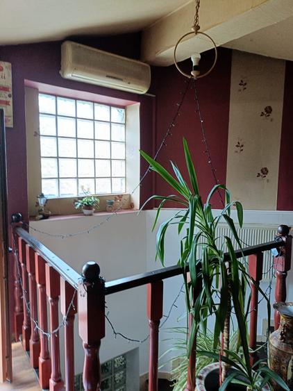 Vila 2005 central,parc 300m,6 cam,2 bai,AC,centrala,garaj,teren 365mp,usor neg. - 3