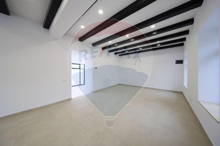 Constructie comerciala centrala P+2 -  functiuni mixte - 8