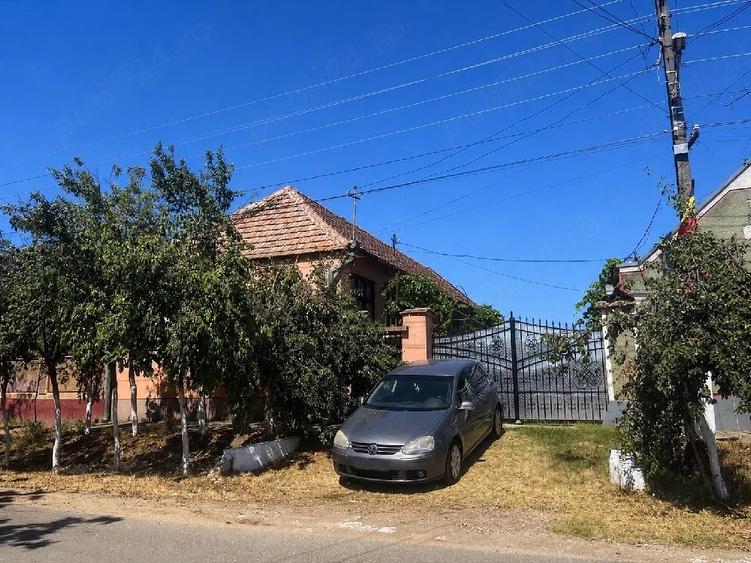 Casă cu 3 camere cu Teren 25 Mp în Central
