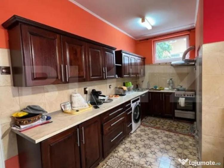 Casa 274 mp, teren 443 mp, zona centru LIVADA, pretabila si - 6