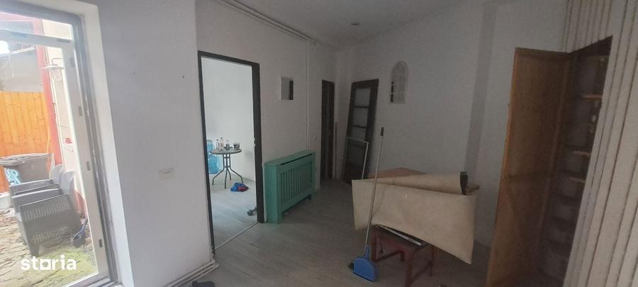 Sector 2, Soseaua Stefan cel Mare, casa la curte P+M - 1
