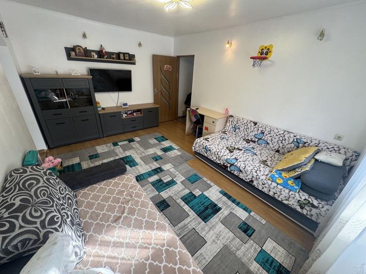 Apartament 2 camere zona Poarta 6 - 1