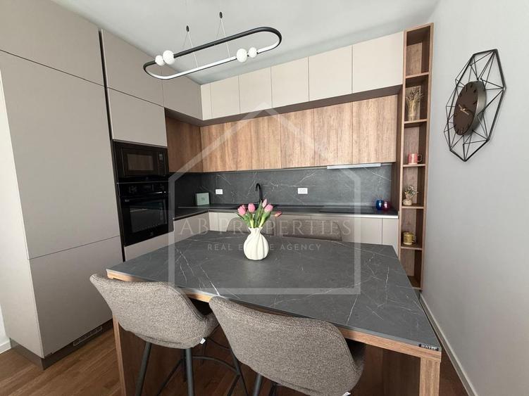 Apartament cu 3 camere decomandat, mobilat în Băneasa