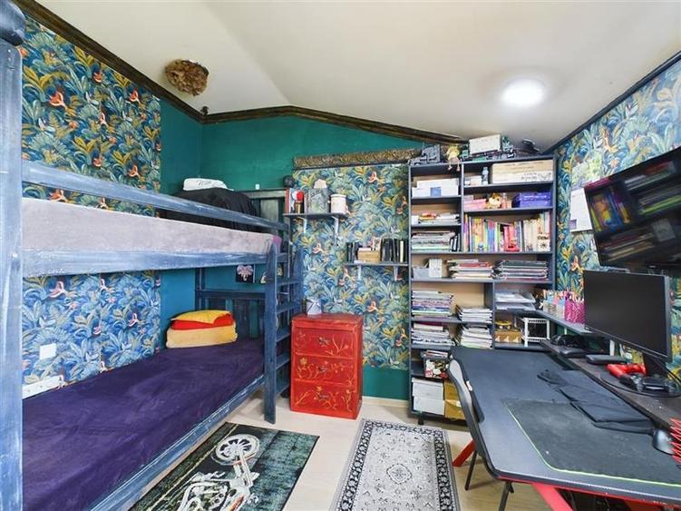 Resedinta impresionanta,vedere panoramica, Centru Istoric --  Drumul Poienii, Br - 11