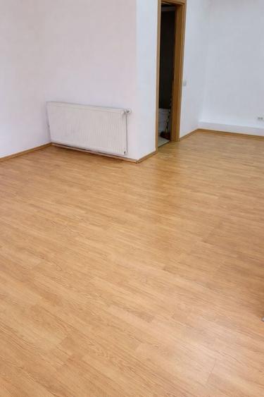 Spatiu Comercial - 50 mp - Simion Barnutiu - 400€ - 2