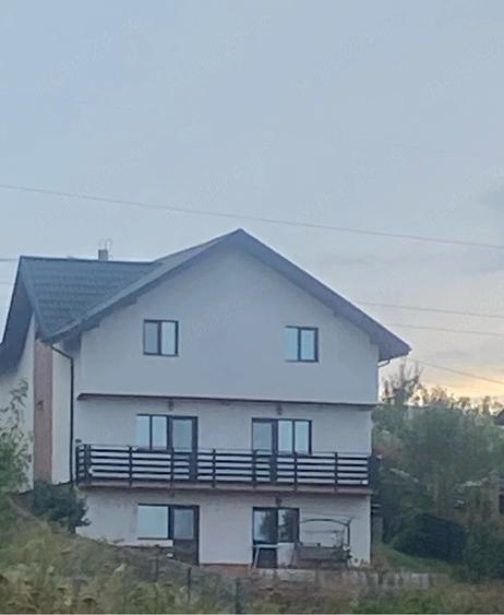 Casă cu Teren 636 Mp în Păun