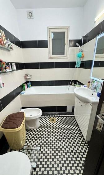 4 camere, 124 mp St, 2 balcoane, 2 bai, boxa, Magheru, Piata Romana - 17