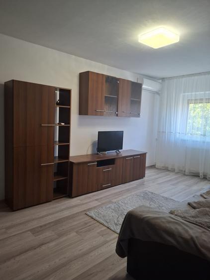 Micro 17, 2 camere amenajate modern, mobilate Pret 400 Euro - 2