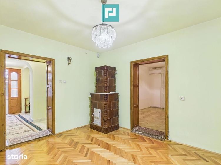 Casa cu 2 corpuri si 5 camere in Livada - 17