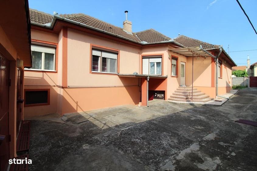 Casă cu 4 camere în Hunedoara
