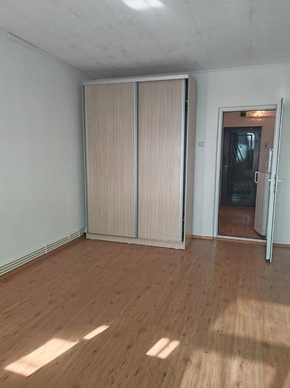 Proprietar inchiriez garsoniera I2 in spate la Reno Doja - 2