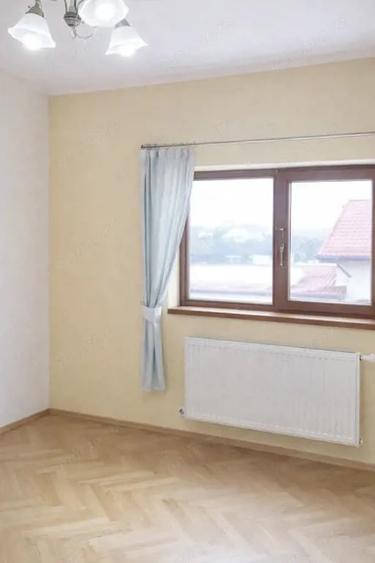 Casă cu 7 camere cu Teren 1300 Mp în Cornetu