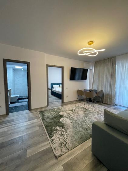 Piata Romana, Coloane, Metrou - 3