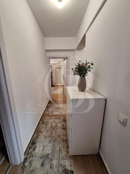 Apartament cu 3 camere decomandat, mobilat în Ozana