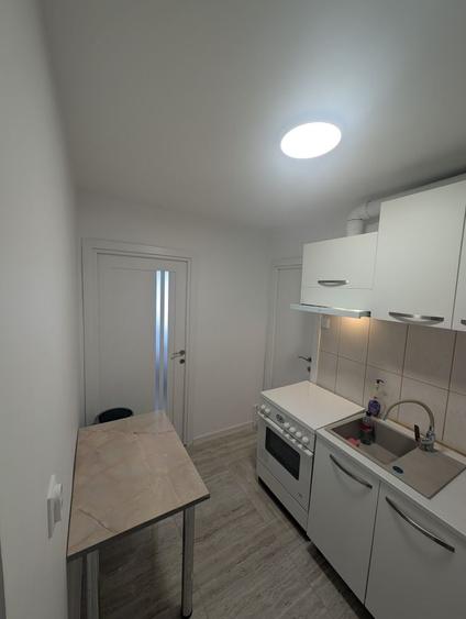 Apartament cu 2 camere semidecomandat în Crivina