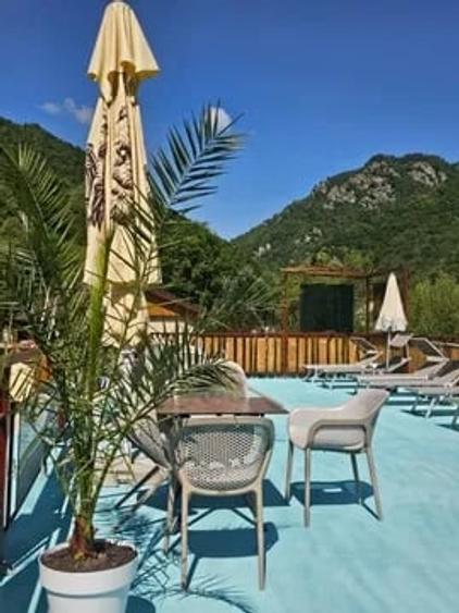 Cabana & pensiune de vanzare - 1