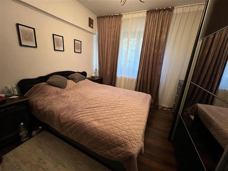 Vanzare apartament cu 3 camere - Podu Ros - 1