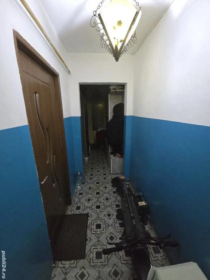 Vand Apartament 3 camere 64 m2 semidecomandat bloc 4 etaje parter - 1