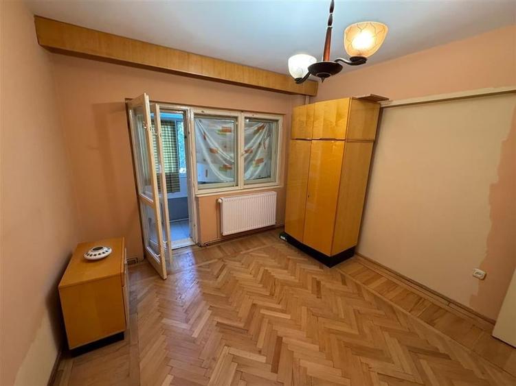 Apartament 3 camere, etaj 1, zona Garii , decomandat, parcare - 8