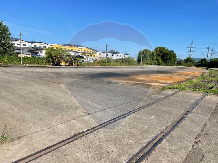 Spatiu industrial 1944mp hala,650mp birouri, platforma betonata 11000m - 24
