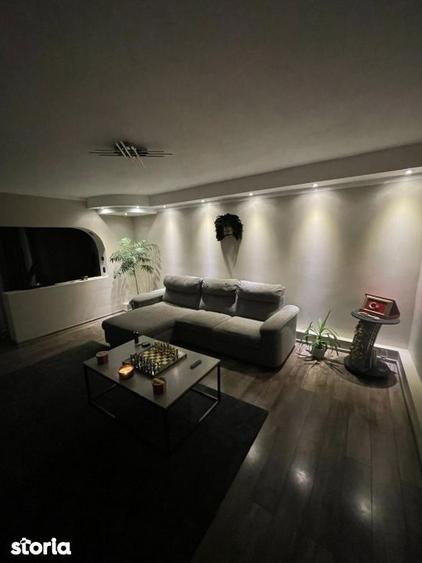 Apartament 3 Camere Decomandat, 80 mp, Etaj 2 - Zona Clubul Sportiv, T - 8