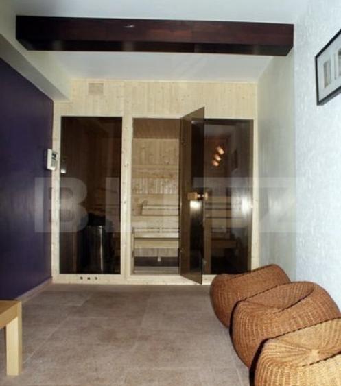 Oferta unica: pensiune ?i teren generos de 16000 mp in - 9