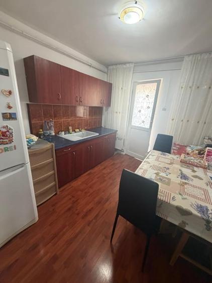 Apartament cu 2 camere semidecomandat, mobilat în Craiovița Nouă
