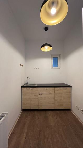 Casă individuală cu 10 camere cu Canalizare în Cotroceni