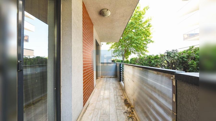 Apartament cu 3 camere semidecomandat în Între Lacuri